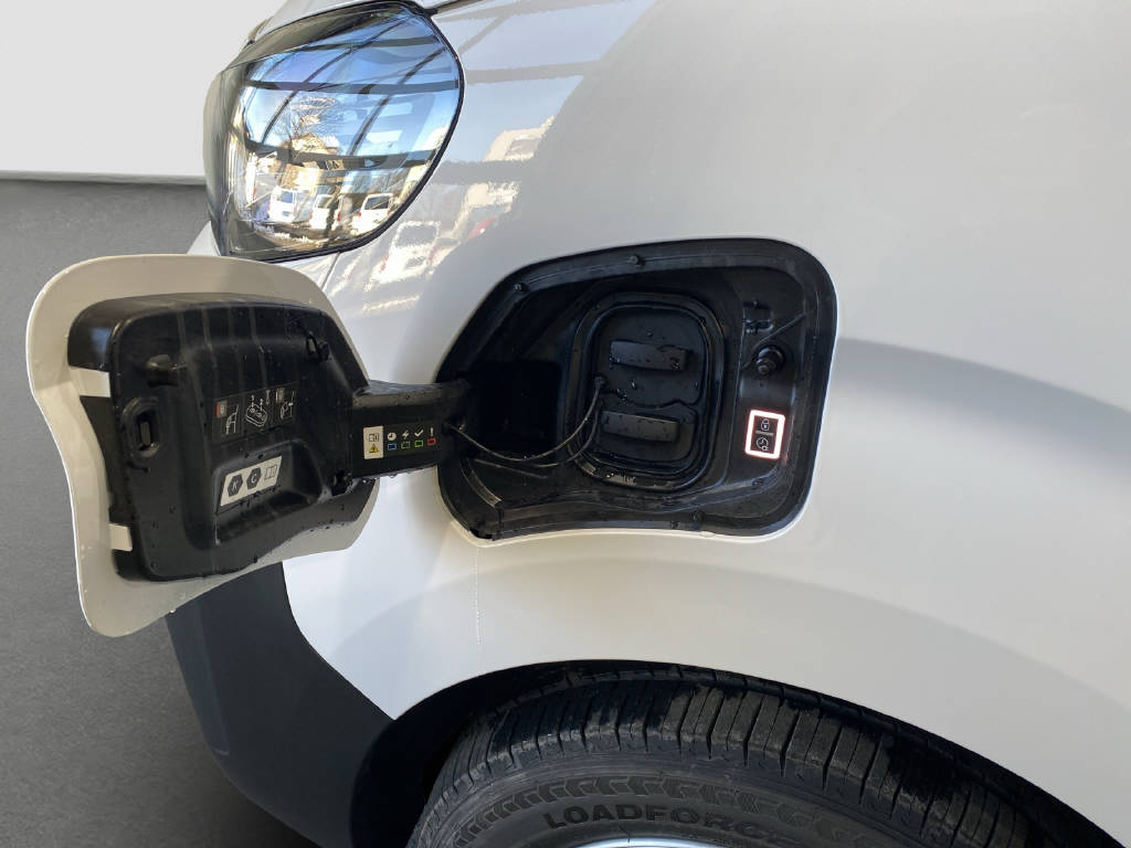 imho8269_2898833 vehicle image