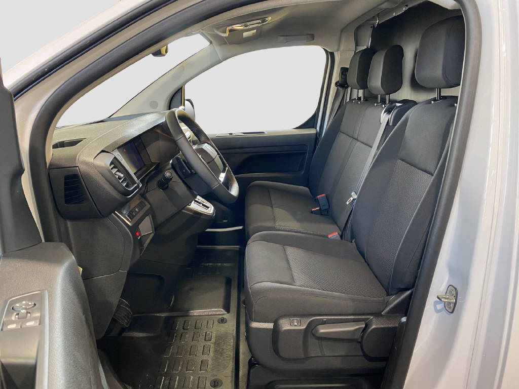 imho8269_2898833 vehicle image