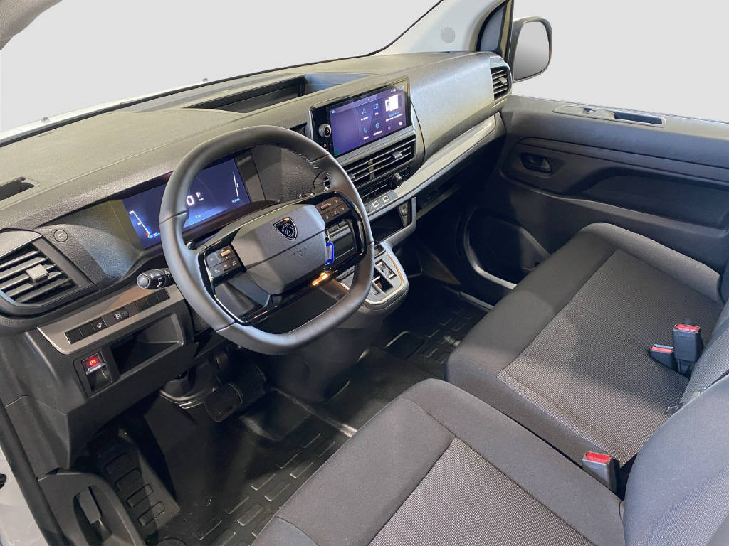 imho8269_2898833 vehicle image