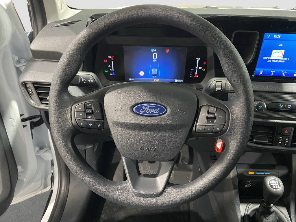 imho8269_2899586 vehicle image