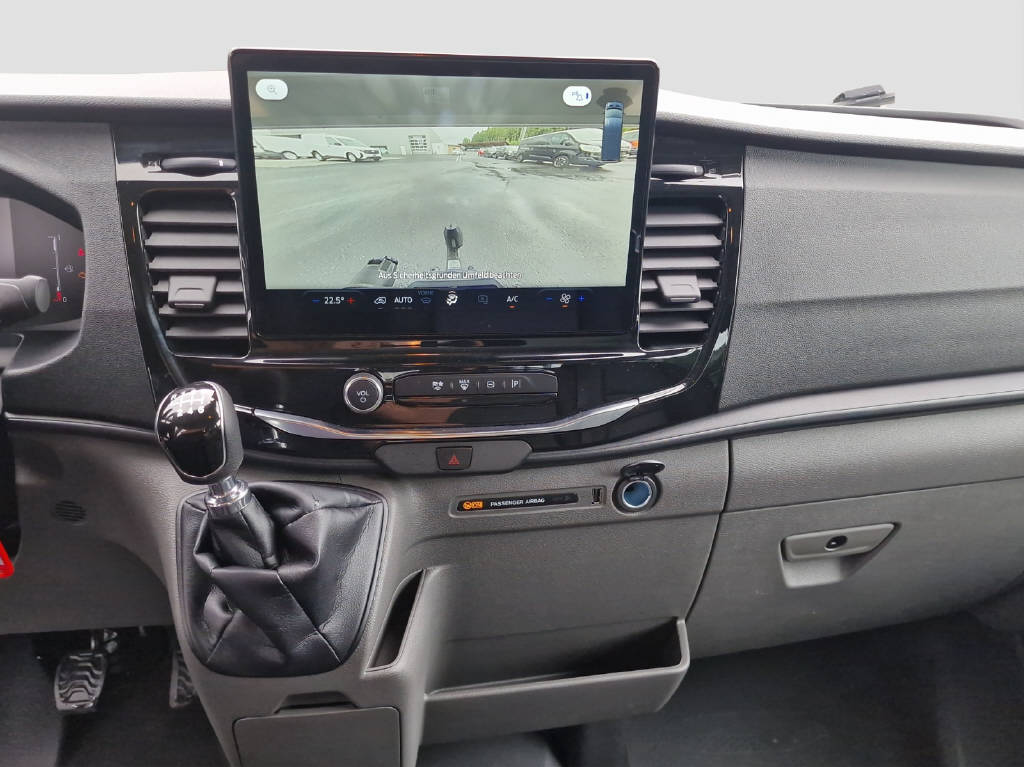 imho8269_2976115 vehicle image