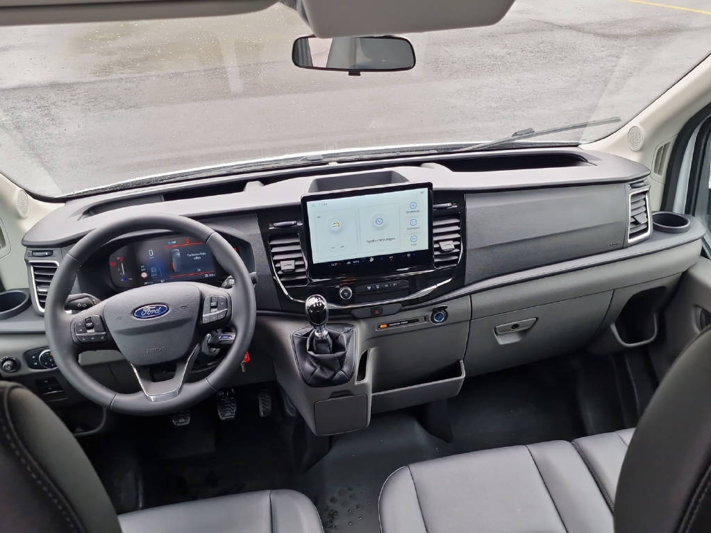 imho8269_2976115 vehicle image