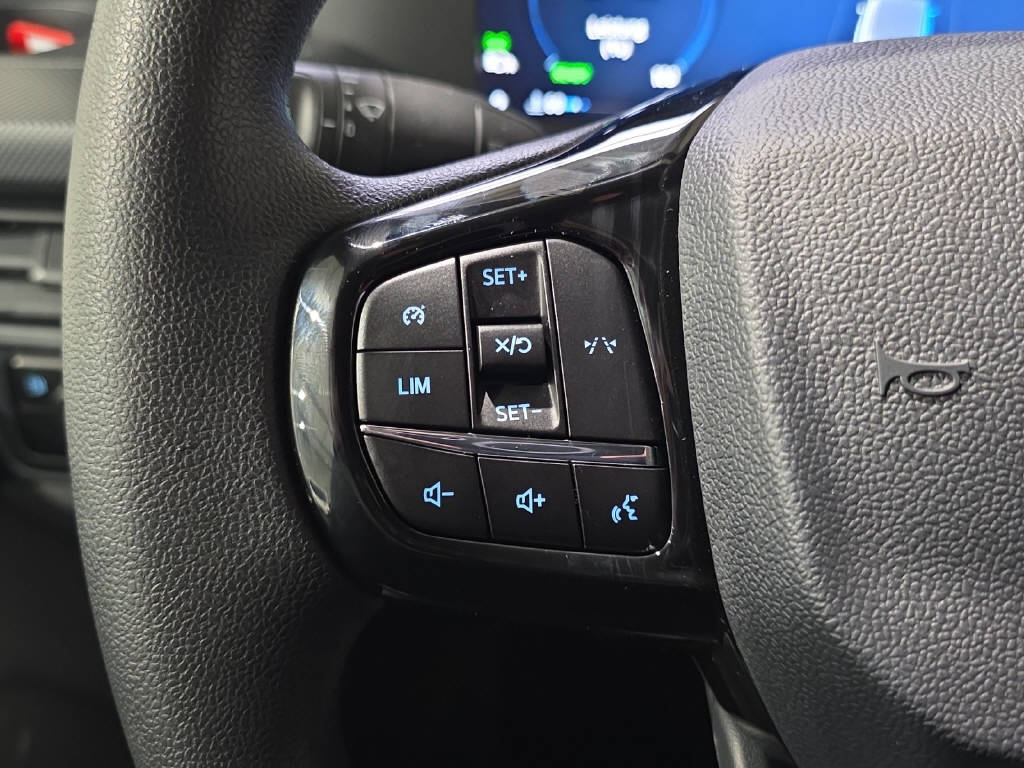 imho8269_2899588 vehicle image