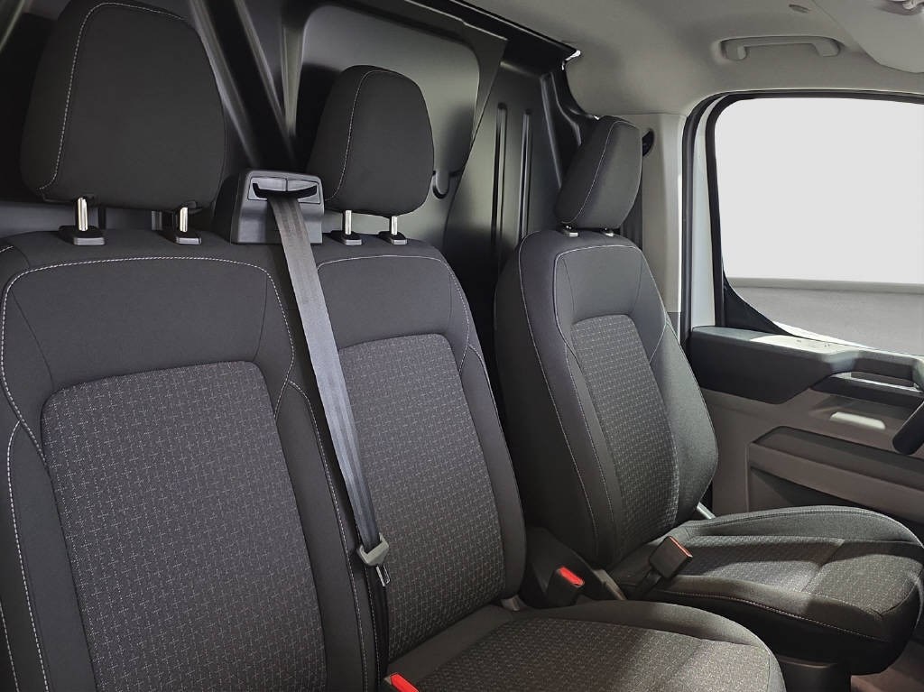 imho8269_2899588 vehicle image