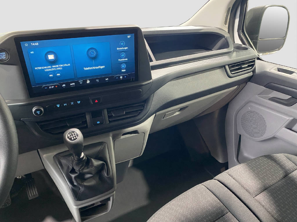 imho8269_2898837 vehicle image