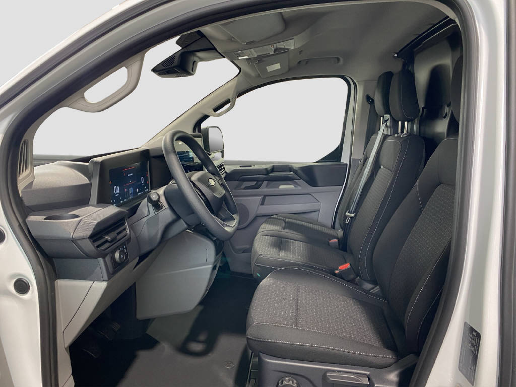 imho8269_2898837 vehicle image