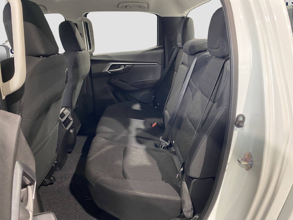 imho8269_2900887 vehicle image