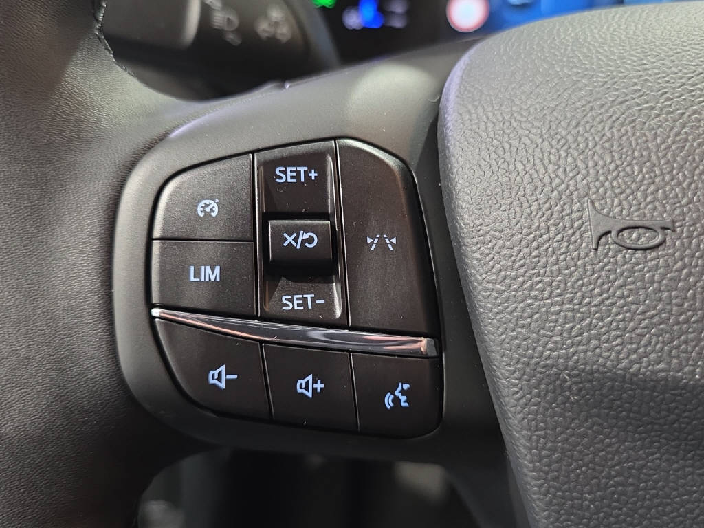 imho8269_2898839 vehicle image