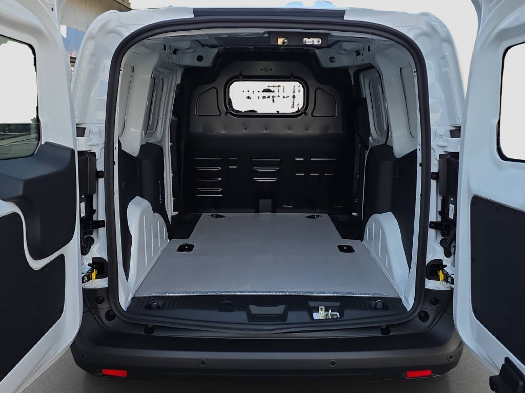 imho8269_2898839 vehicle image