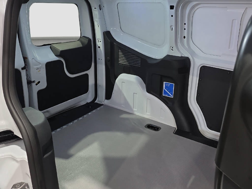 imho8269_2898839 vehicle image