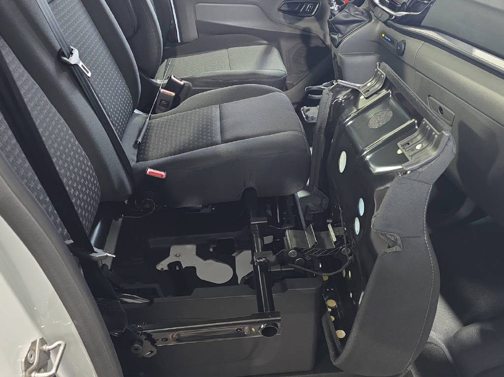 imho8269_2898840 vehicle image