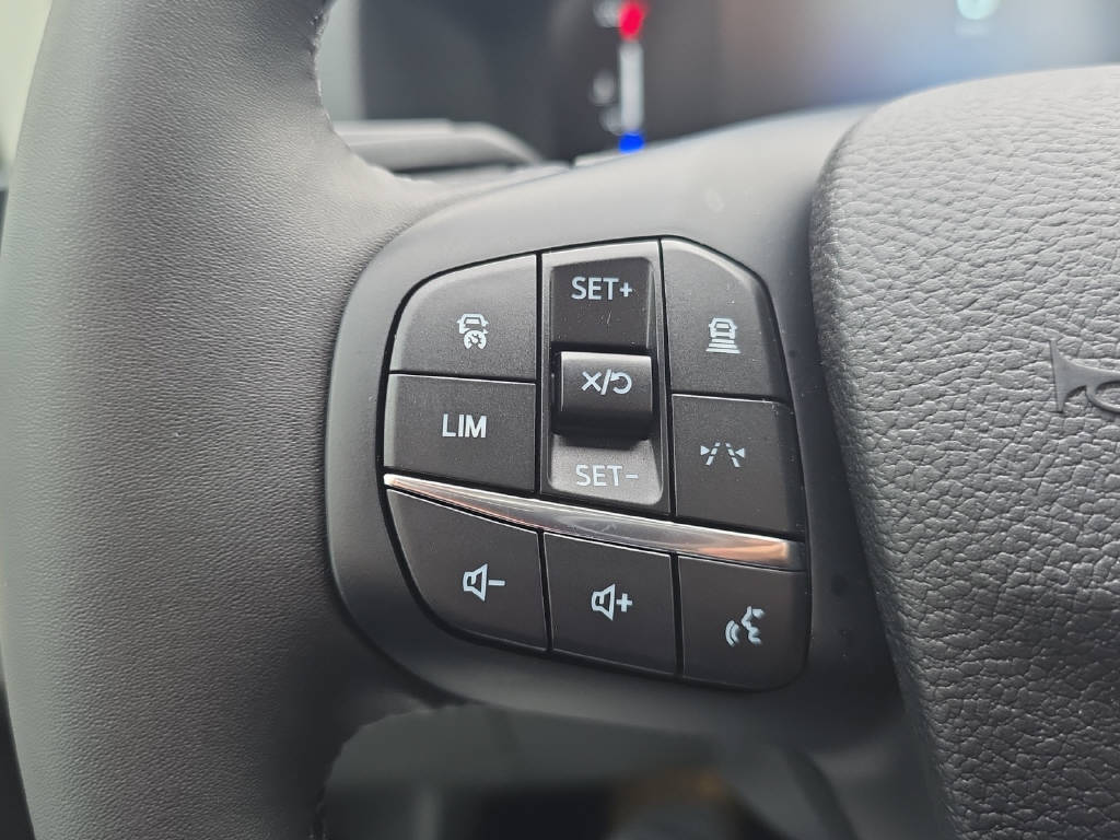 imho8269_2898840 vehicle image