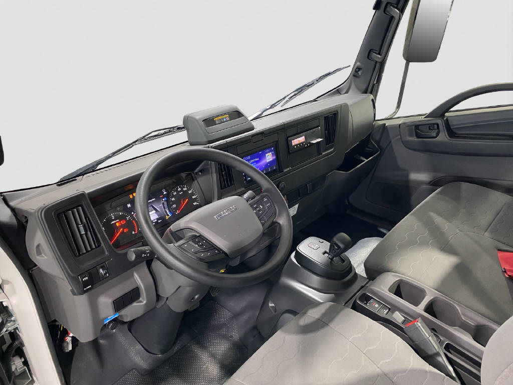 imho8269_2899593 vehicle image