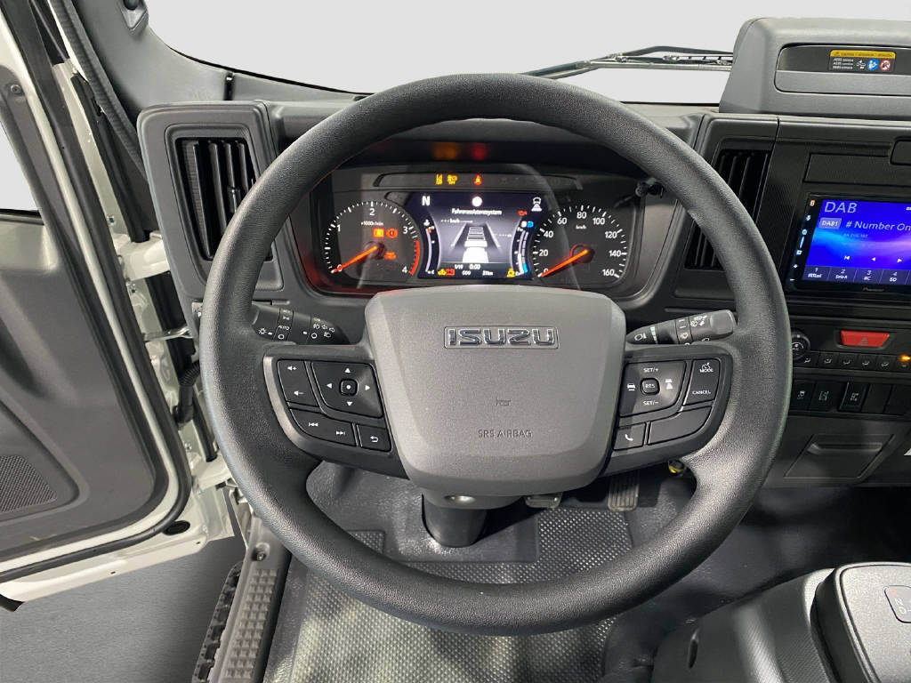 imho8269_2899593 vehicle image