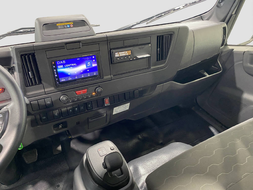 imho8269_2899593 vehicle image