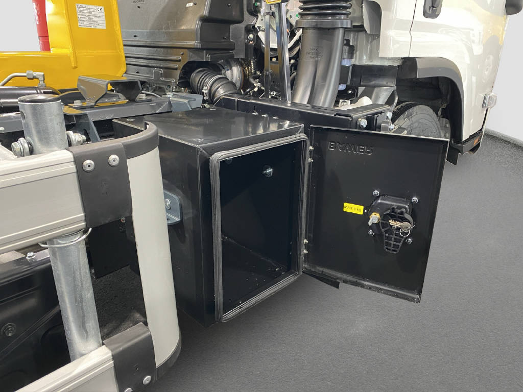 imho8269_2899593 vehicle image