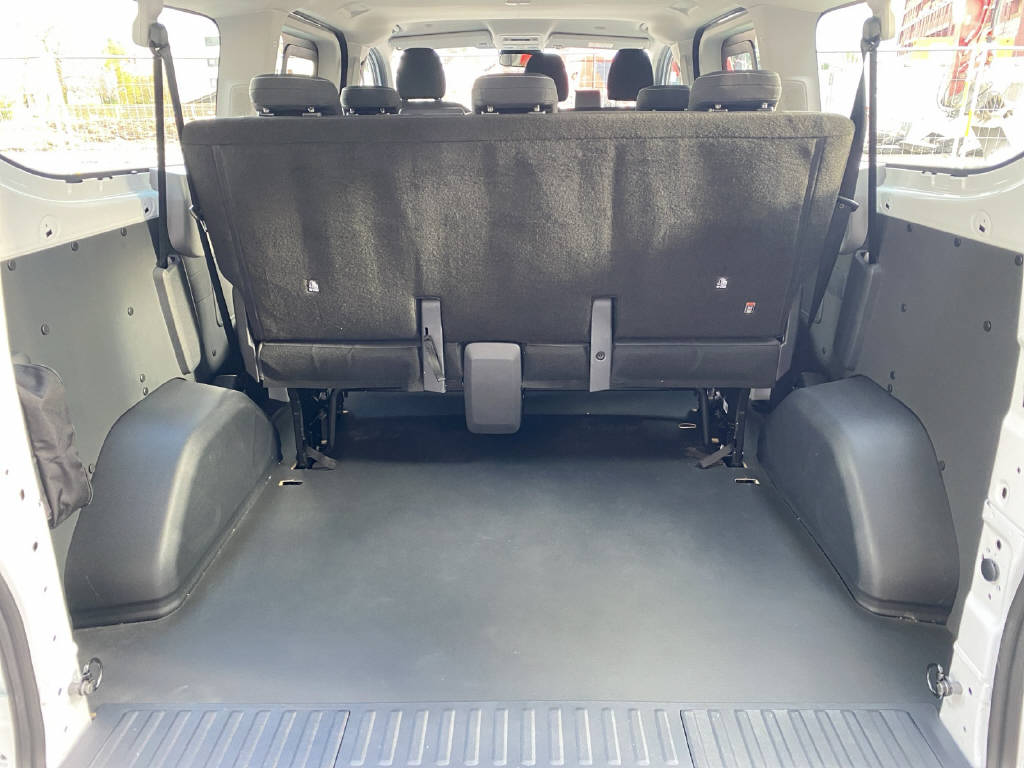 imho8269_2899599 vehicle image