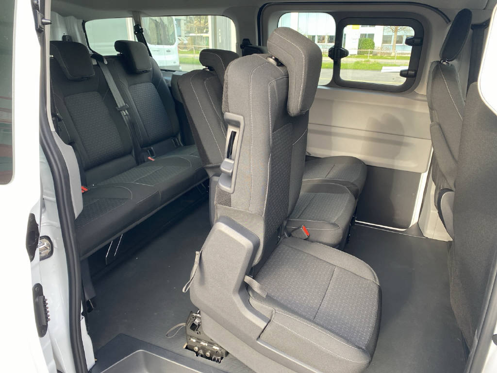 imho8269_2899599 vehicle image