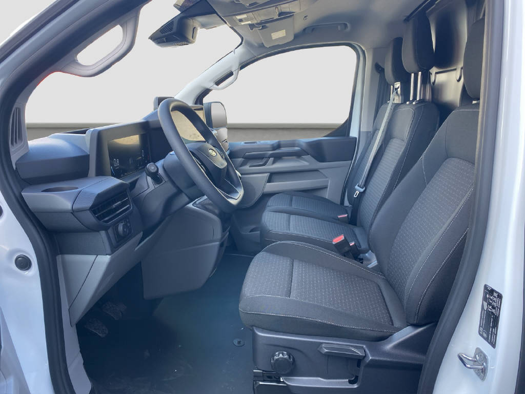 imho8269_2898848 vehicle image