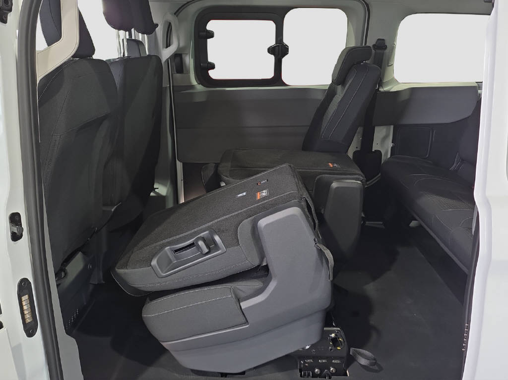 imho8269_2976127 vehicle image