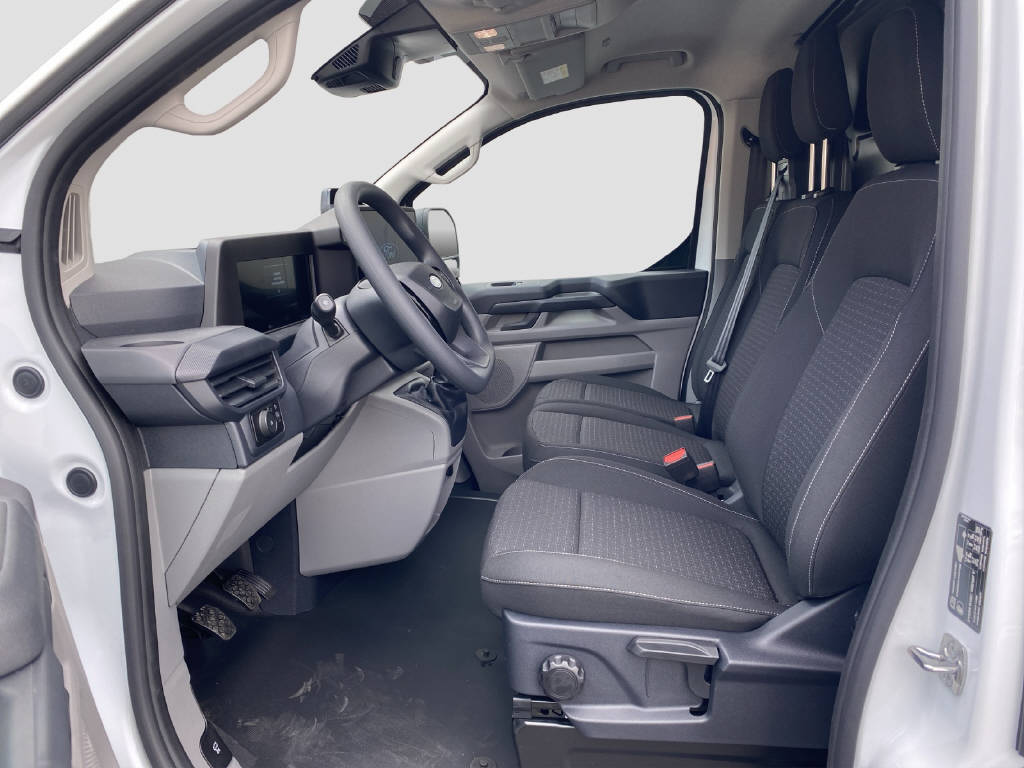 imho8269_2899604 vehicle image