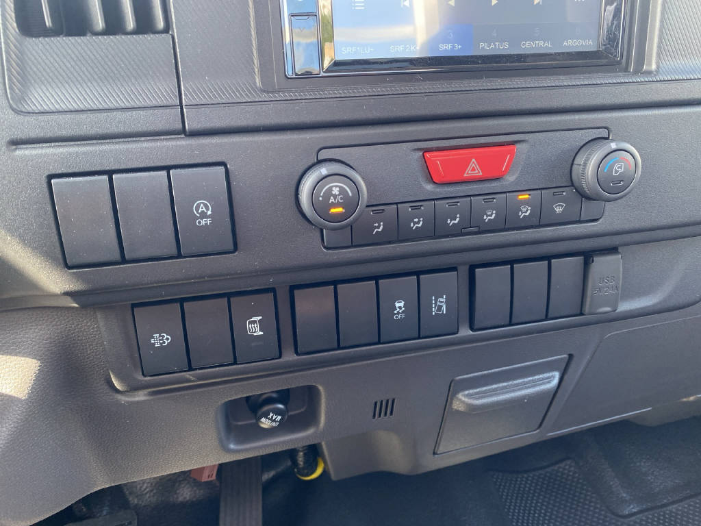imho8269_2913038 vehicle image