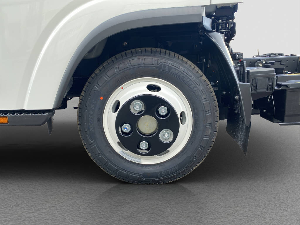 imho8269_2899607 vehicle image