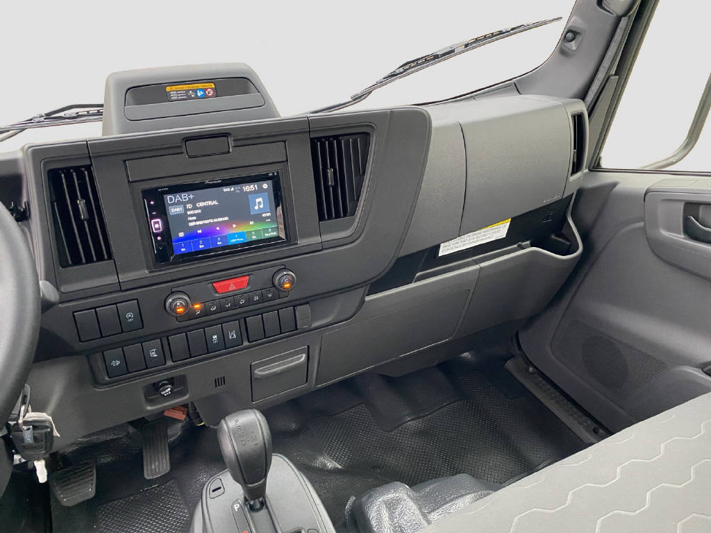 imho8269_2899608 vehicle image