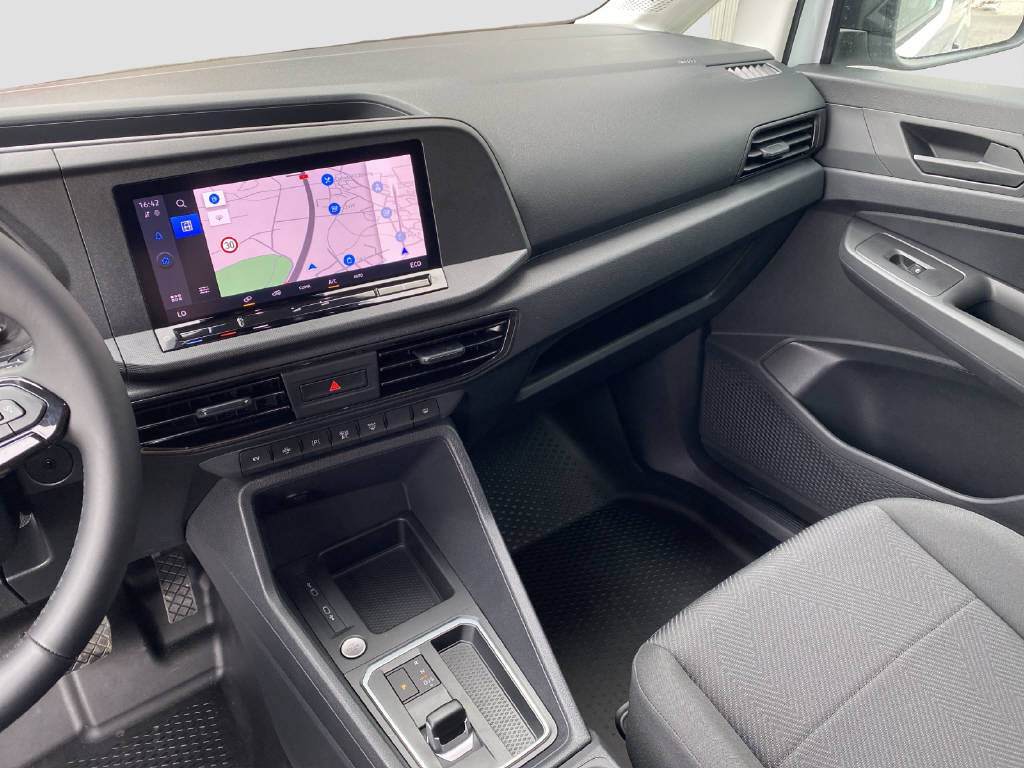 imho8269_2899611 vehicle image