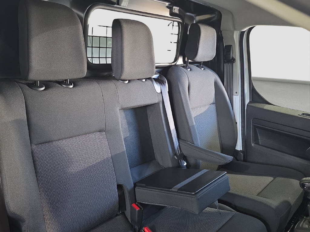 imho8269_2898862 vehicle image