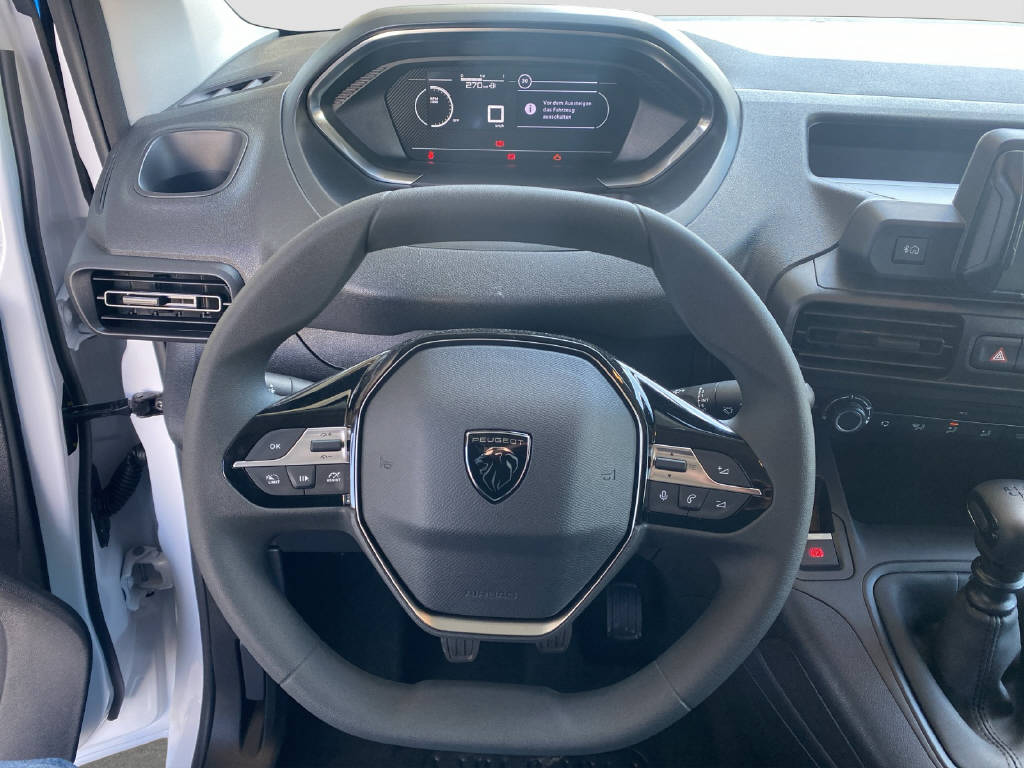 imho8269_2899615 vehicle image