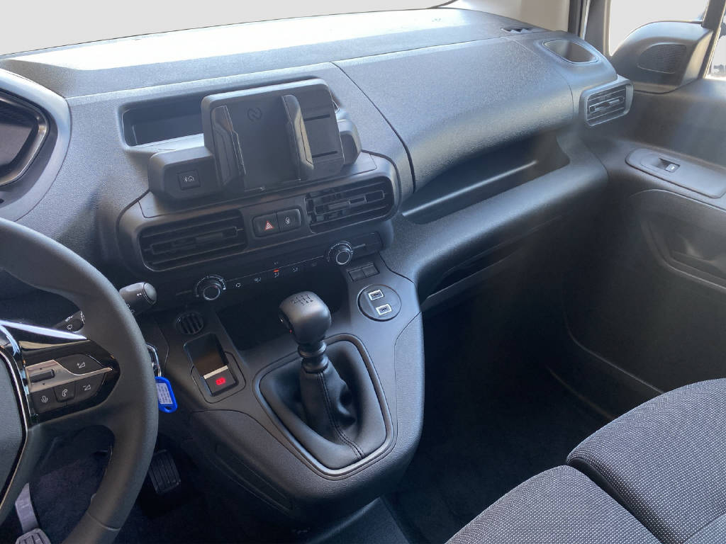 imho8269_2899615 vehicle image