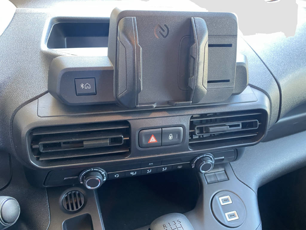 imho8269_2899615 vehicle image