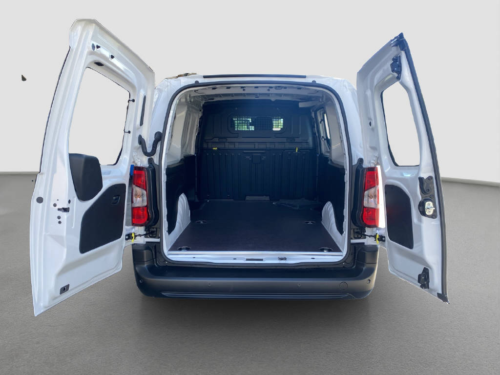 imho8269_2899615 vehicle image