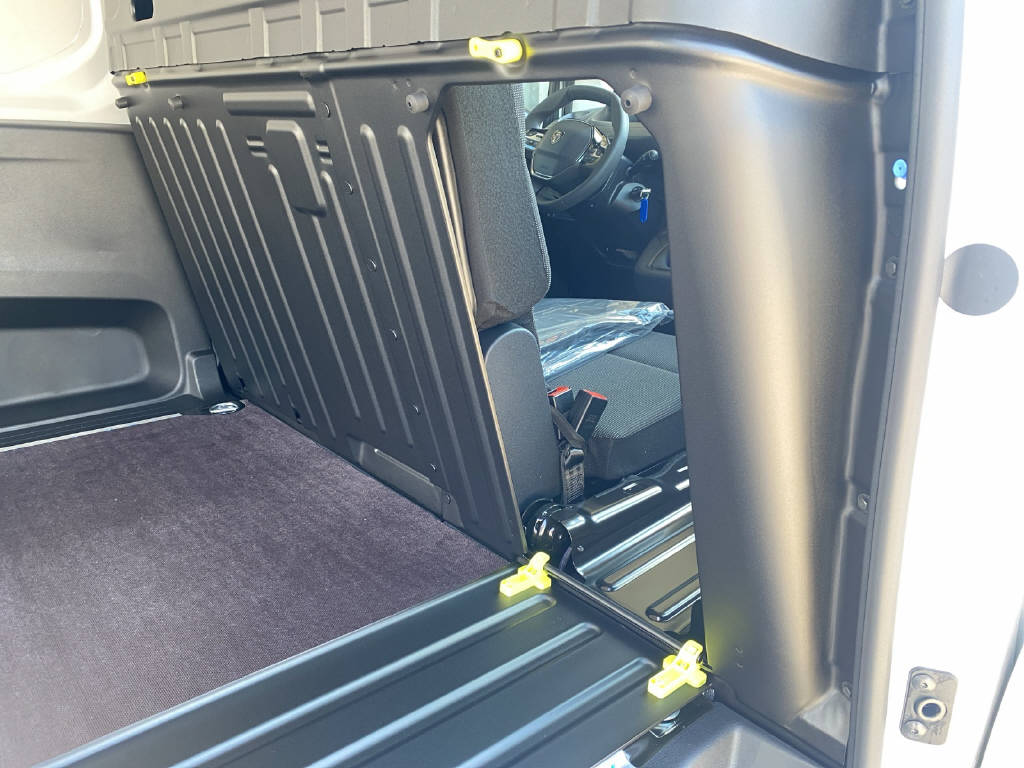 imho8269_2899615 vehicle image