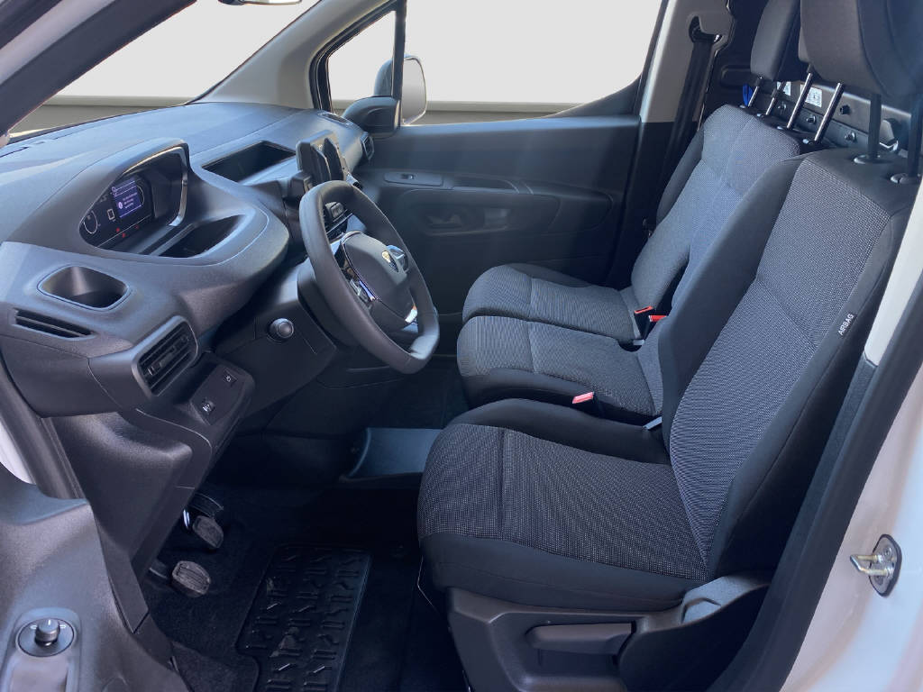 imho8269_2899615 vehicle image