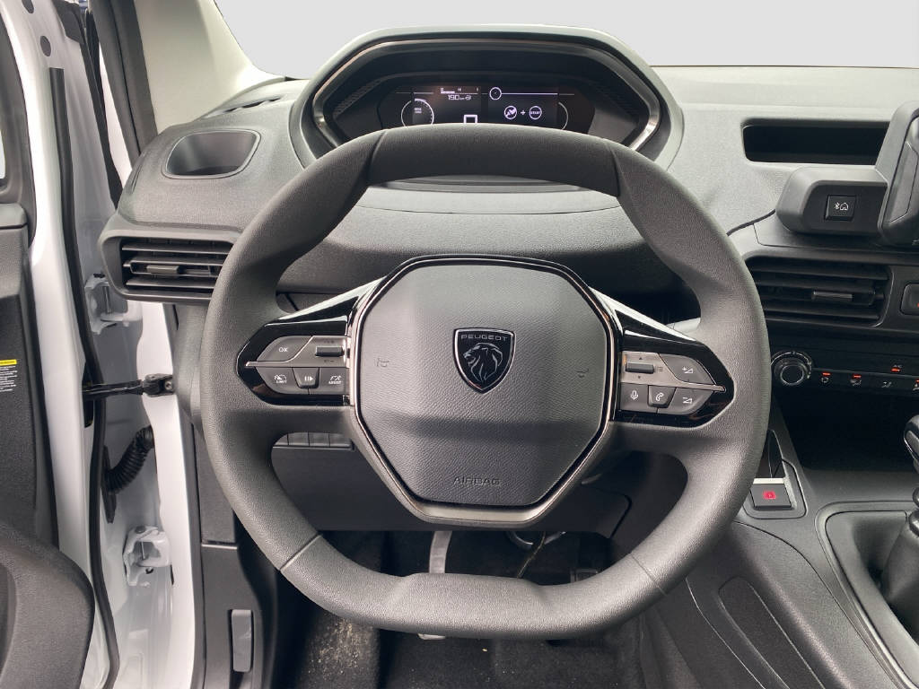 imho8269_2898864 vehicle image