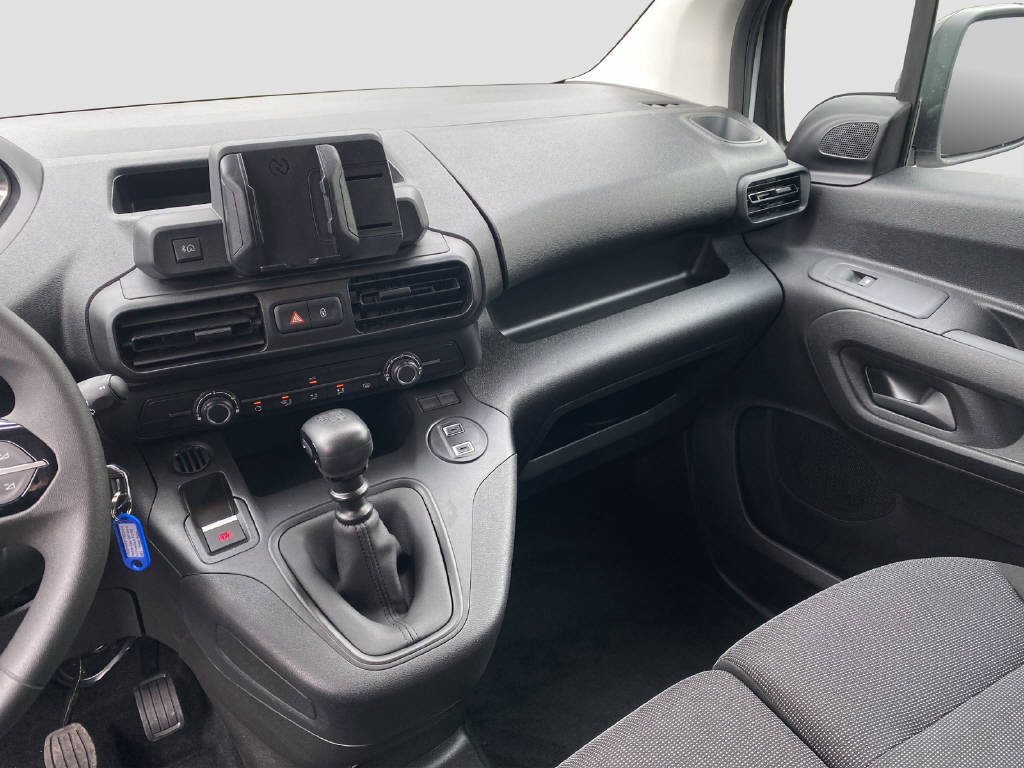 imho8269_2898864 vehicle image