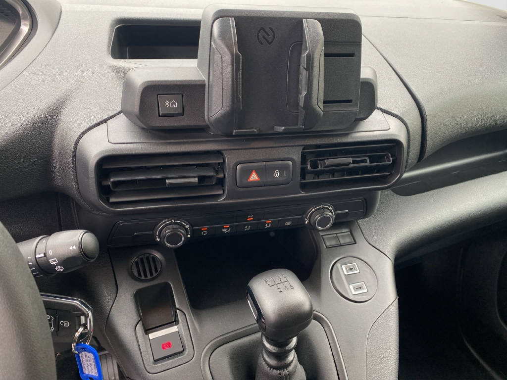 imho8269_2898864 vehicle image