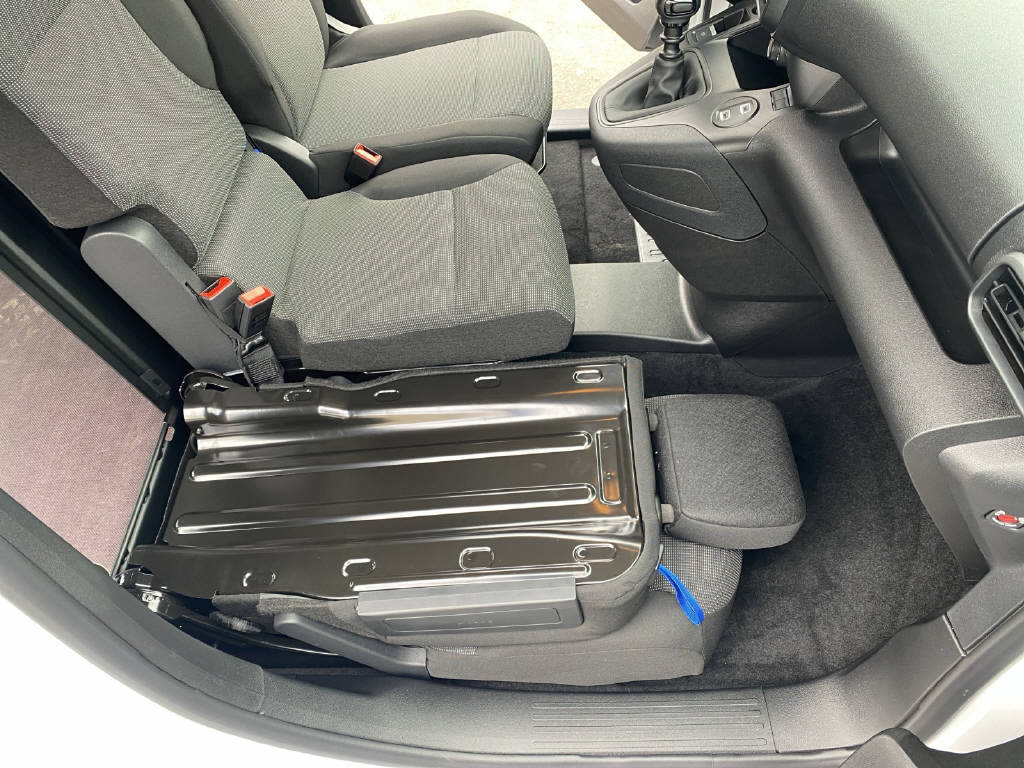 imho8269_2898864 vehicle image