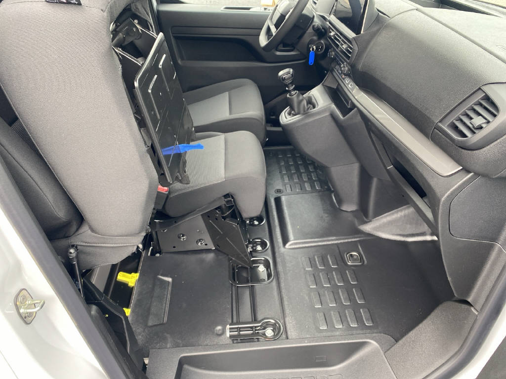 imho8269_2899617 vehicle image