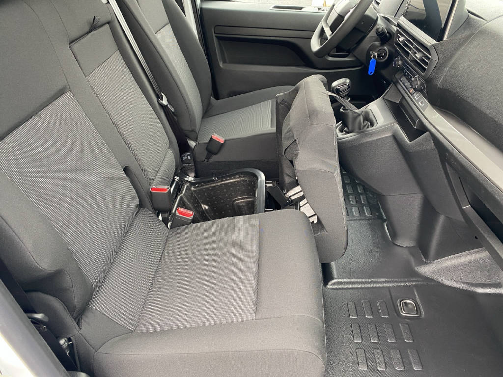 imho8269_2899617 vehicle image