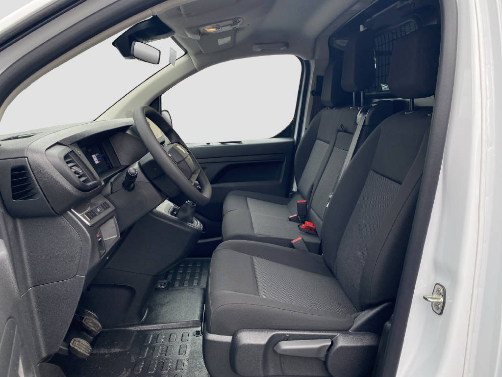 imho8269_2899617 vehicle image