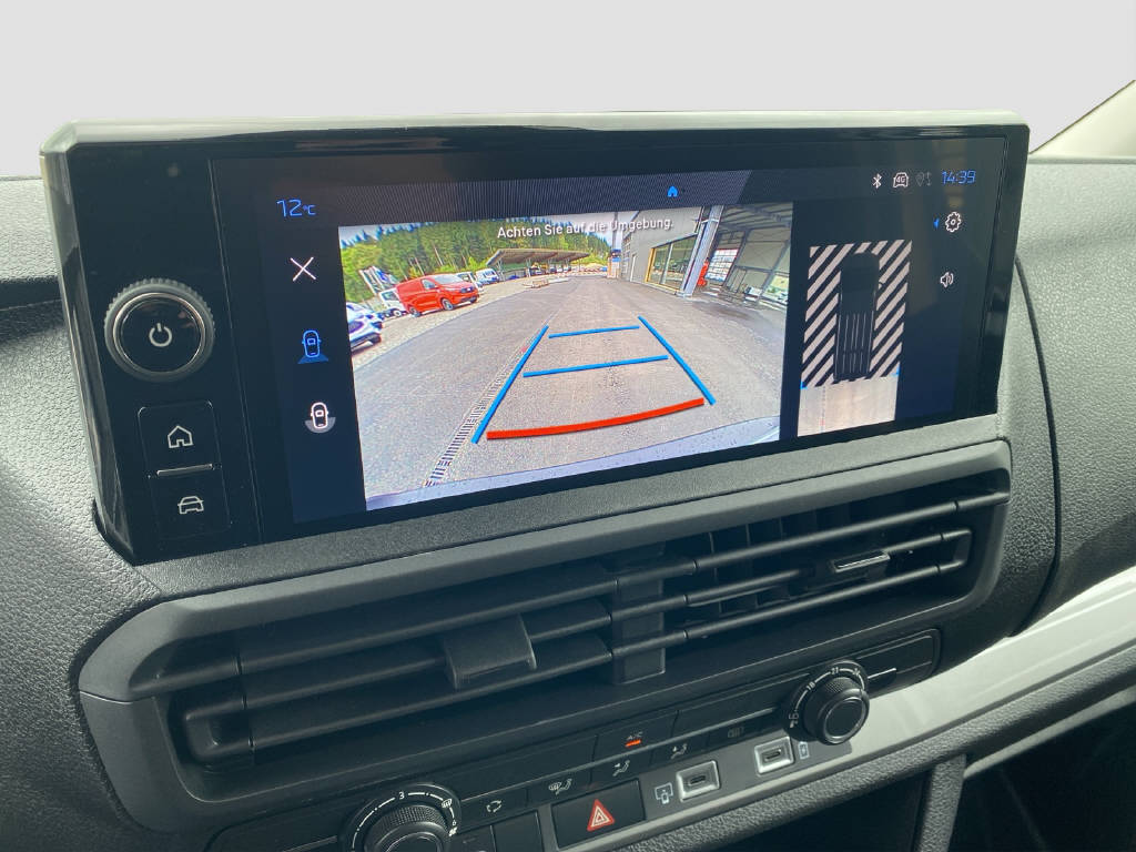 imho8269_2899618 vehicle image