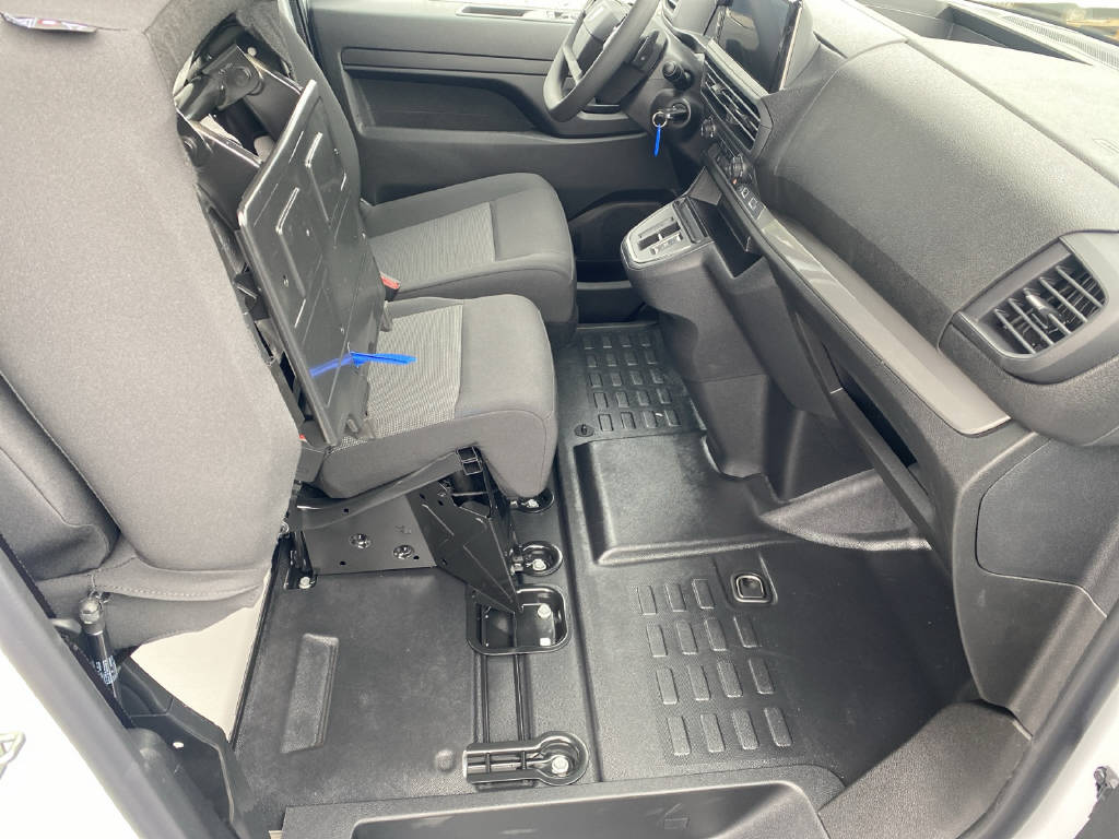 imho8269_2899618 vehicle image