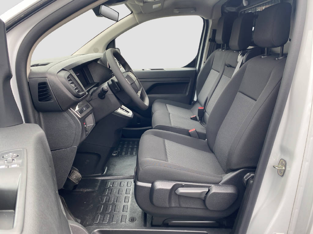 imho8269_2899618 vehicle image