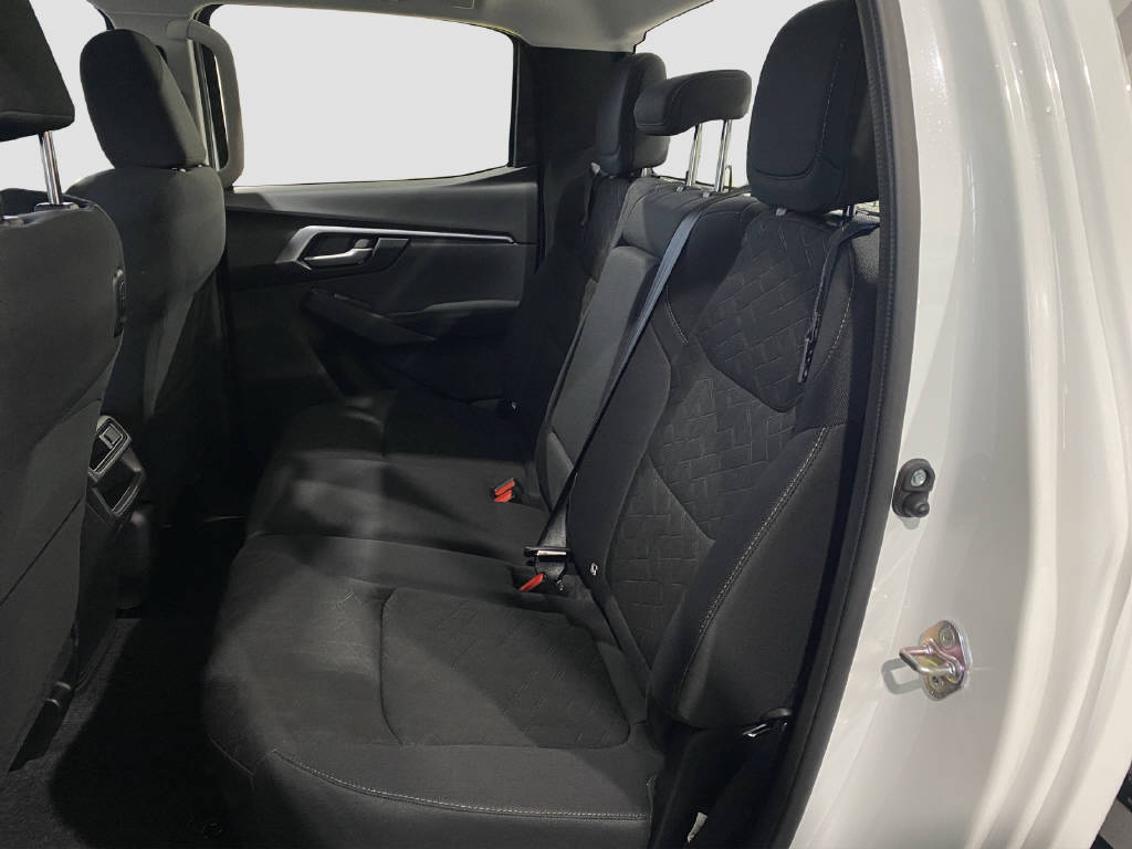 imho8269_2898867 vehicle image