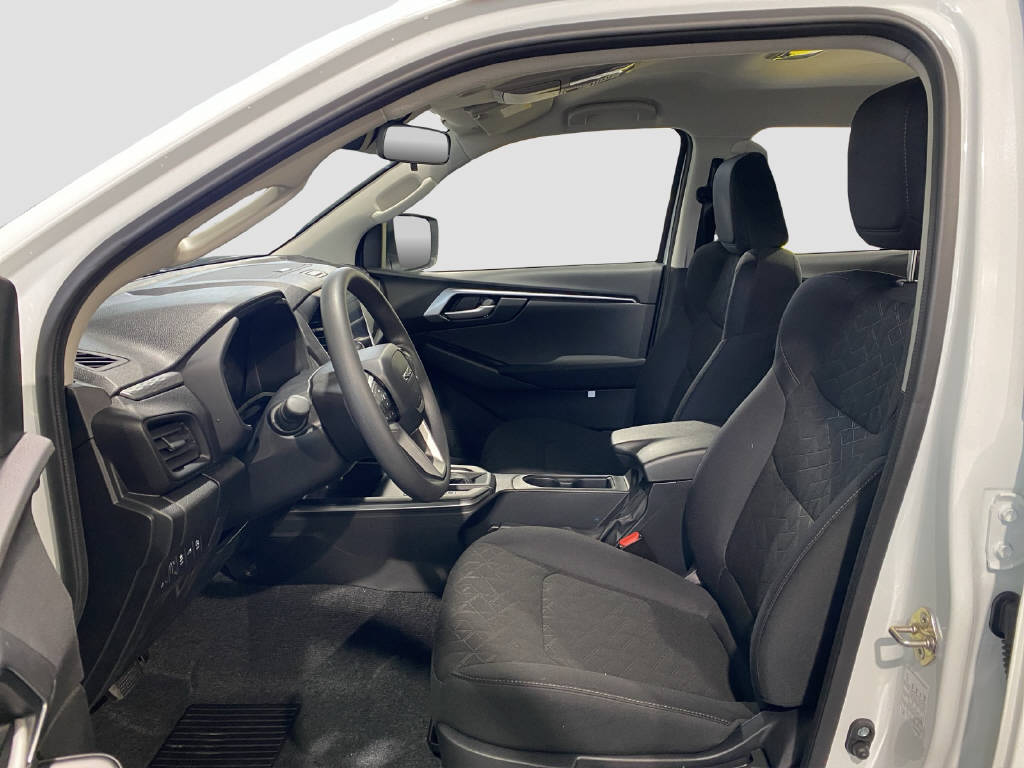 imho8269_2898867 vehicle image