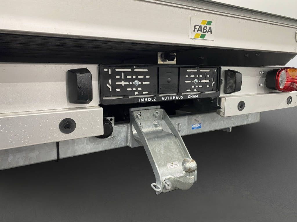 imho8269_2898868 vehicle image