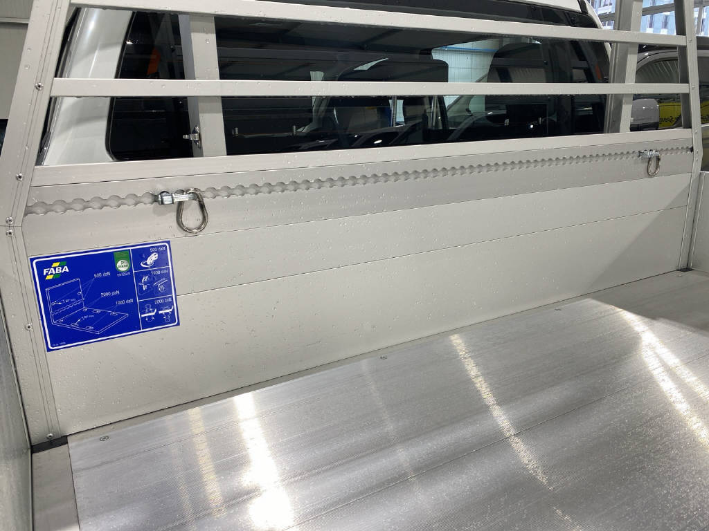 imho8269_2898868 vehicle image